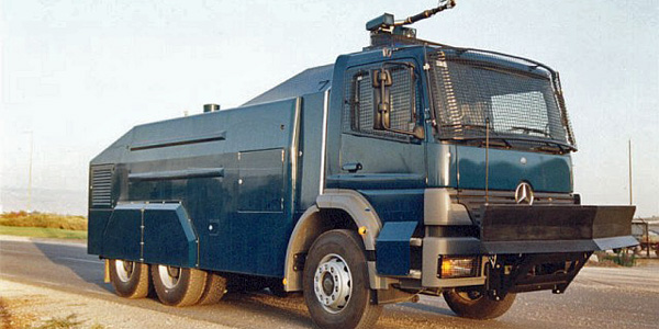 Le garage des monstres : le camion anti-émeute de la police nationale